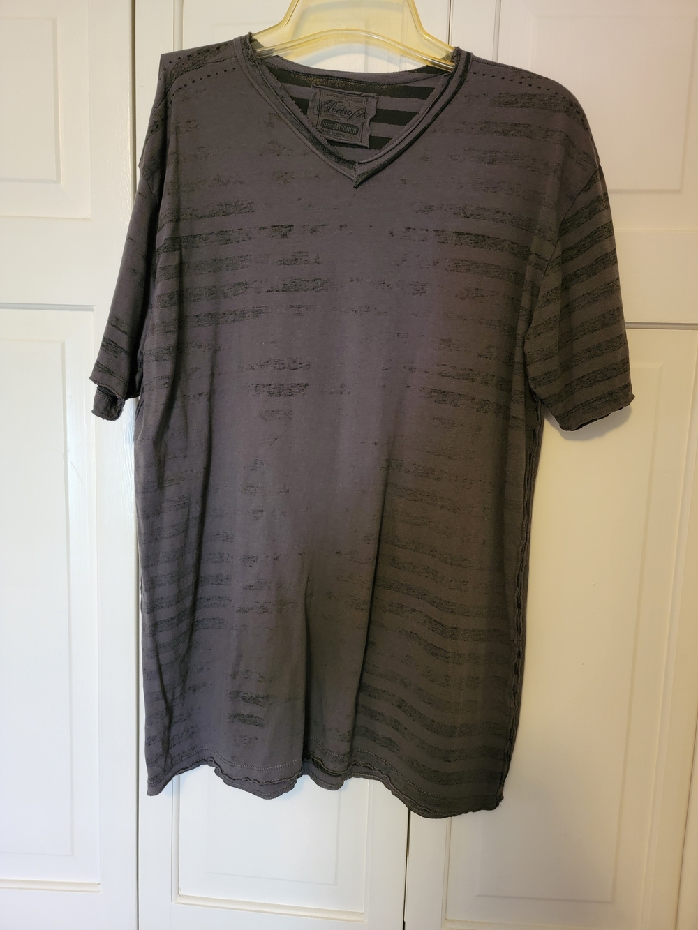Retrofit  Women's V-Neck Short Sleeve Shirt - Charcoal Gray Size Medium EUC